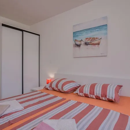 Martina 3 By Interhome Appartement Malinska